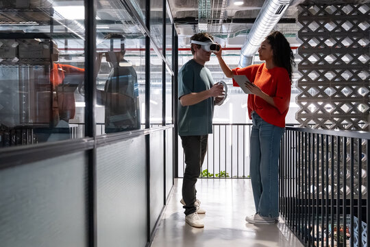 Virtual reality collaboration in a modern office