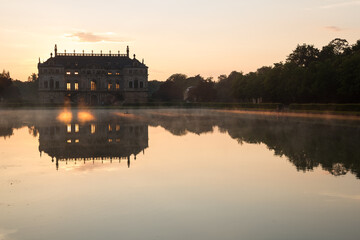Fototapeta premium Palais in Dresden at sunset