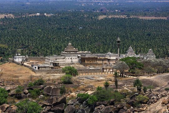 A image of historical buildings and Indian architecture in India.