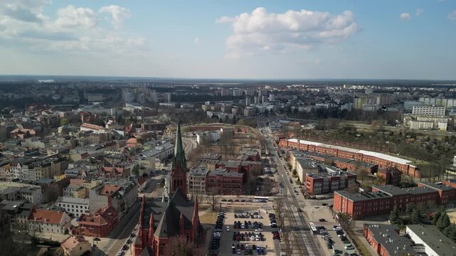 Toruń - Polska - ujęcia miasta z drona. Kościoły, ratusz, stare kamienice, panorama miasta