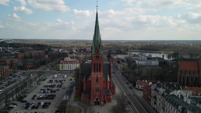 Toruń - Polska - ujęcia miasta z drona. Kościoły, ratusz, stare kamienice, panorama miasta
