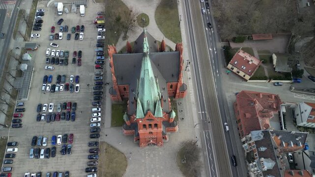 Toruń - Polska - ujęcia miasta z drona. Kościoły, ratusz, stare kamienice, panorama miasta