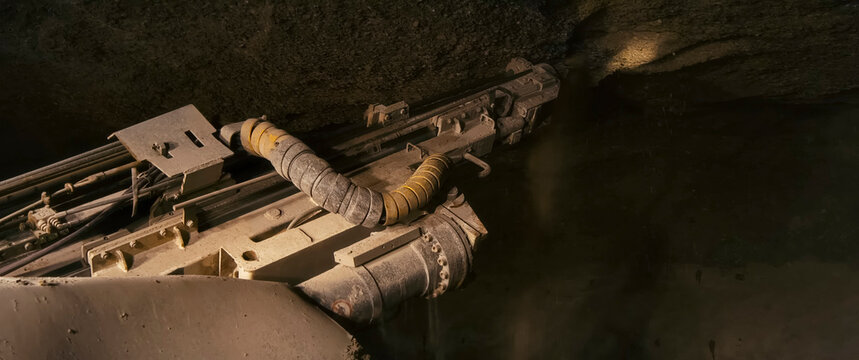 Pneumatic automatic large pneumatic perforator for breaking rock in mine.