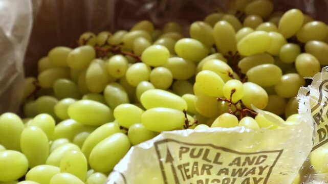 Uvas en verduler&iacute;a