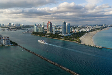 Fototapeta premium Miami south beach view. Yacht boat tour. Luxury boat yachting. Luxury yacht in sea. Aerial view motorboat. Luxury lifestyle. Vacation on summer. Yacht at sea. Motorboat aerial top view