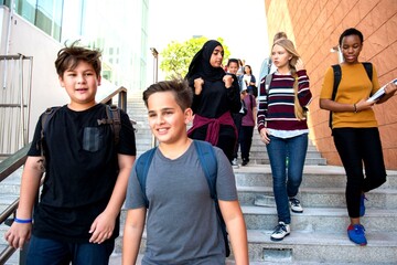 Obraz premium Diverse students walking together happily