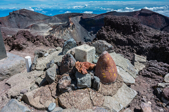 日本最高峰富士山剣ヶ峰の三角点　