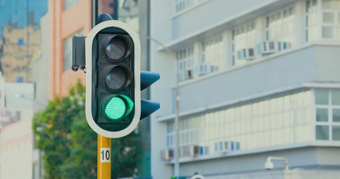 Vertical signal is holding green at intersection as controller is sending signal to let cars pass
