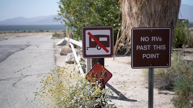 Signs at Salton Sea Recreation Area Campground inform visitors about RV restrictions along with a dead-end road warning in California.