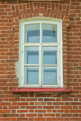 Obraz premium The window of the old monastery 16 century with bricks wall
