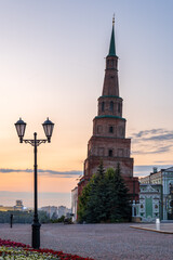 Obraz premium The ancient leaning red brick Syuyumbike Tower at night on the territory of the Kazan Kremlin. Russia