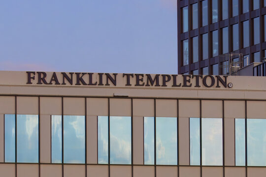 Franklin Templeton logo displayed at the top of a skyscraper. Franklin Templeton is an American financial services and investment management firm.
