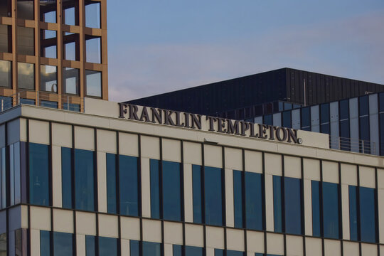 Franklin Templeton logo displayed at the top of a skyscraper. Franklin Templeton is an American financial services and investment management firm.