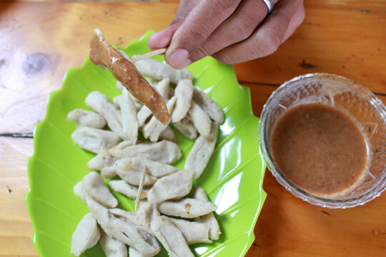 hand holding a otak otak