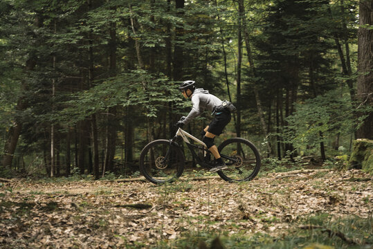 Side view of a man on an e-mountain bike