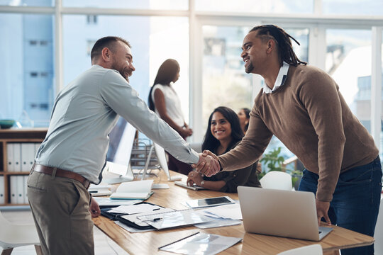 Meeting, handshake or business people with laptop in office, partnership or agreement for closing deal. Tech, contract commitment or happy men shaking hands for b2b alliance, teamwork or opportunity