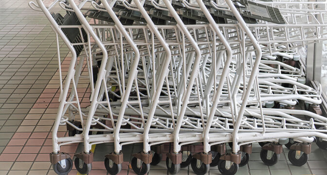 ならぶショッピングカート