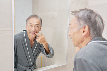 Fototapeta premium シニア男性 オーラルケア