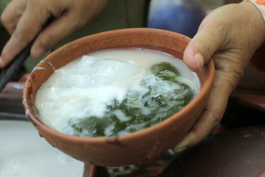 a bowl of cendol dawet ice