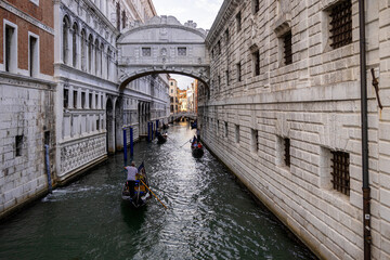 Obraz premium View of the Bridge of Sighs in Venice (Italy)