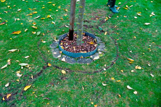 Verlegespur, Kabeln f&uuml;r Roboter-Rasenm&auml;her