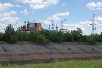 Obraz premium Unfinished 5th and 6th power units of the Chernobyl Nuclear Power Plant with construction cranes