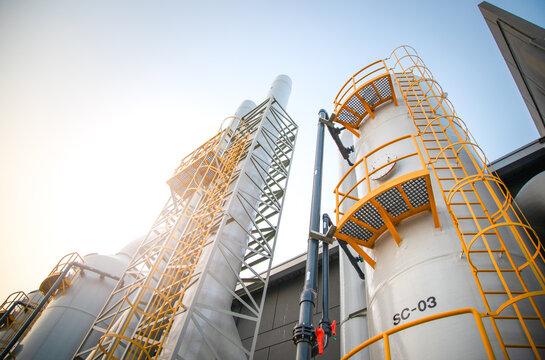Industrial exhaust air treatment system or wet scrubber system