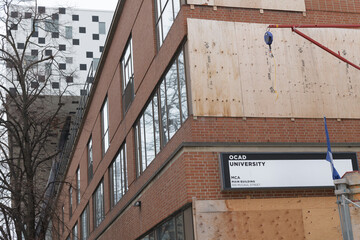Obraz premium OCAD University (Ontario College of Art) with Sharp Design Center (designed by Will Alsop) sign, McCaul St, Toronto