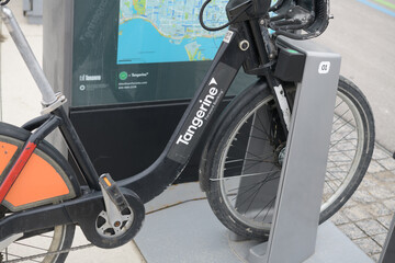 Fototapeta premium close-up of a Bike Share Toronto rental vehicle with Tangerine Financial sponsor marketing with map