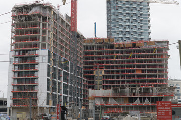 Obraz premium looking west to Lakeside Residences (215 Lake Shore Blvd E) from Richardson St, Toronto