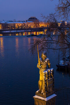 Bruncvik statue on Charles Bridge with Vltava River in winter twilight, Prague