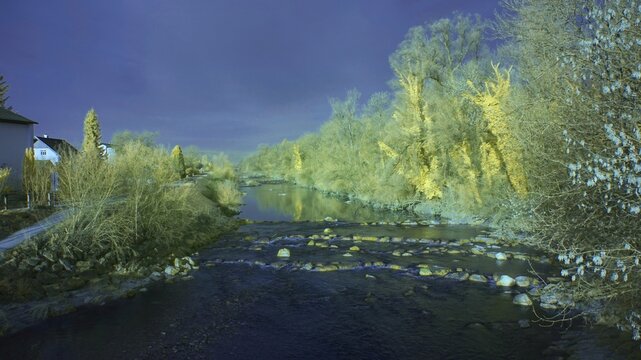 An der Mangfall: Bruckm&uuml;hl im Fr&uuml;hling in Infrarot
