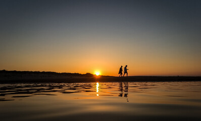 Atardeceres en la playa sunset on the beach © HR