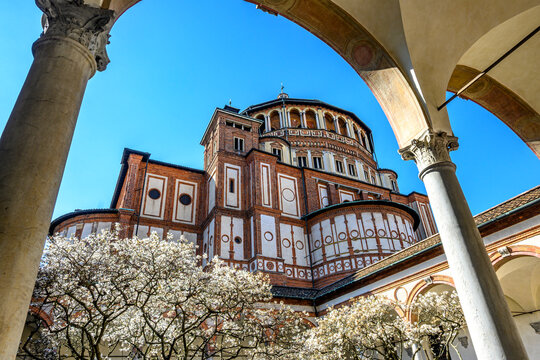 Milano, chiesa di Santa Maria delle Grazie a primavera