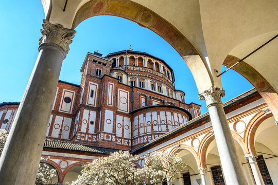 Milano, chiesa di Santa Maria delle Grazie a primavera