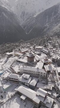 Kalpa in Winters : Winters in Kalpa, India hit differently&hellip; tucked away in Kinnaur district at almost 3,000 meters, everything slows down here&mdash;roads get blocked, water freezes, and even the air feels.