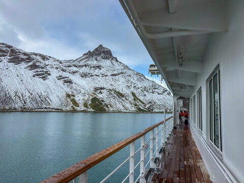 Views from an Antartica and South Gergia and falklands Isalnds expedition