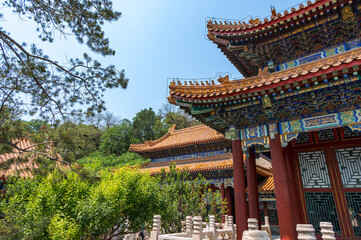 Obraz premium An ornate traditional building with richly painted beams and golden tiled roofs stands in the Summer Palace grounds in Beijing, China - 27 May 2025
