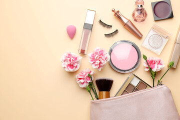 Naklejka premium Different makeup products and beautiful flowers on beige background, flat lay. Space for text