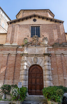 Facade of the Church of the Compagnia della Morte (Company of Good Death), built 1575-1603 by Vincenzo Danti and Bino Sozi, with a rich mannerist travertine portal (1606), Umbria, Italy. 