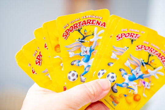 Looney Tunes Sportarena trading cards featuring Bugs Bunny and Daffy Duck, collectible gaming cards on table, variety character cards with sports theme, hobby and fun, playful pop culture collectibles