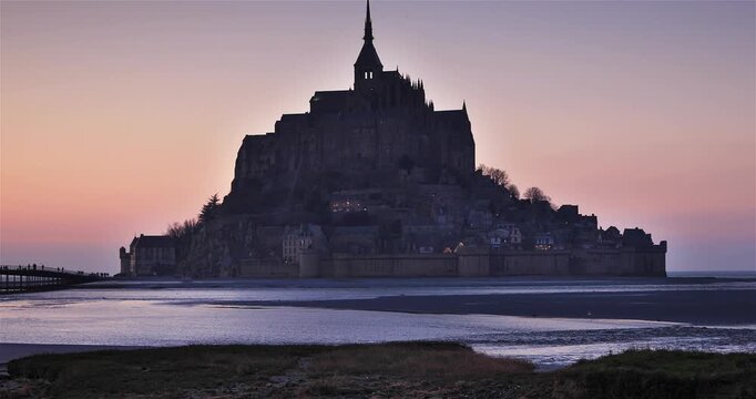 Le courant de la mar&eacute;e au Mont-Saint-Michel
