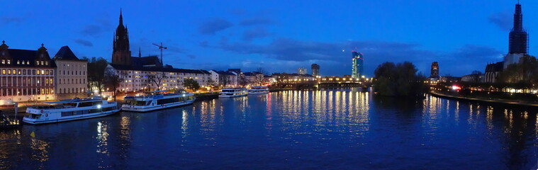 Obraz premium Frankfurt am Main, abends