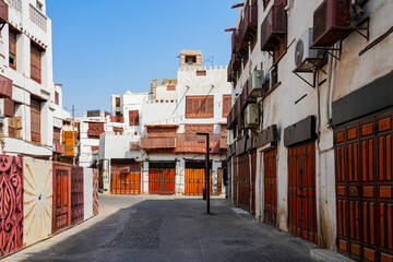 Obraz premium Traditional Hejazi building characterized by mashrabiya screens and wooden balconies in Al-Balad, the Old Town of Jeddah, Saudi Arabia