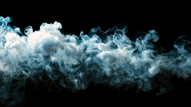 黒背景に広がるドライアイスの白い煙とスモーク効果