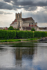 Obraz premium Saint Stephen Cathedral overlooking the Yonne river in Auxerre, France