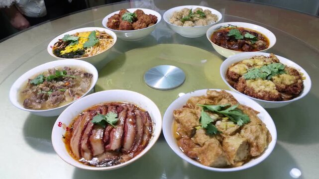 Steaming hot steamed dishes from Weixian County's Eight-Bowl Dish