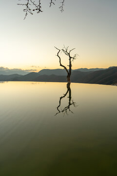 Salida del sol en Hierve el Agua Oaxaca M&eacute;xico