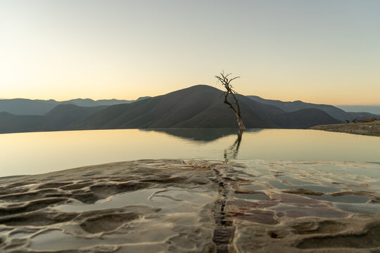 Amanecer en las cascadas petrificadas de Hierve el Agua Oaxaca