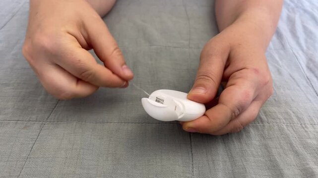  flossing wire rubs when pulled out, snaps when cut